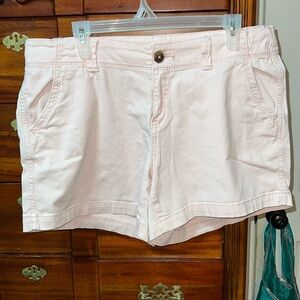 Pink ladies Bermuda shorts. Light/medium pink